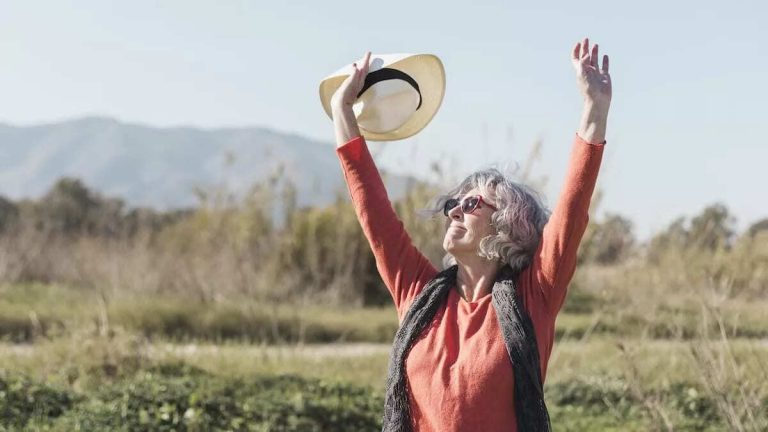 Après 70 ans, ceux qui savourent la solitude comptent parmi les gens les plus heureux : voici 10 raisons qui l’expliquent