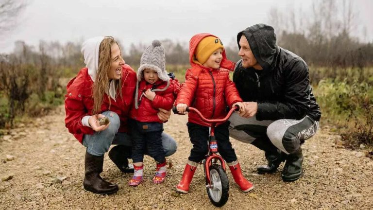 Les jeunes parents d’aujourd’hui ont abandonné la parentalité douce et font ceci à la place